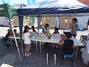 シャンティ国際ボランティア会（SVA）の「いわてを走る移動図書館プロジェクト」の活動(岩手県陸前高田市 2011年7月17日)