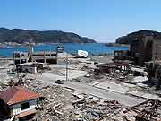 東日本大震災 津波被災地(宮城県女川町 2011年4月17日)