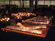 いま、わたしたちに、できること。KOBE MEMORIAL 灯りのつどい/東京災害ボランティアネットワーク(東京都千代田区有楽町・東京国際フォーラム 2005年1月15日)